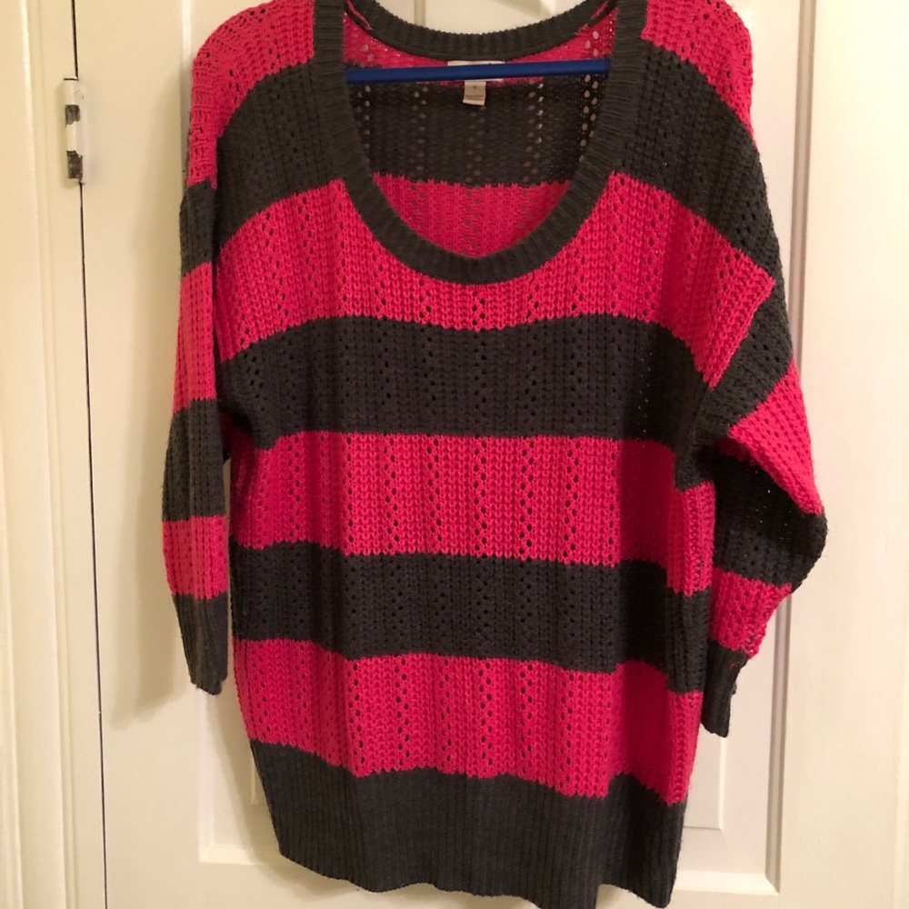 arizona jeans pink and gray sweater